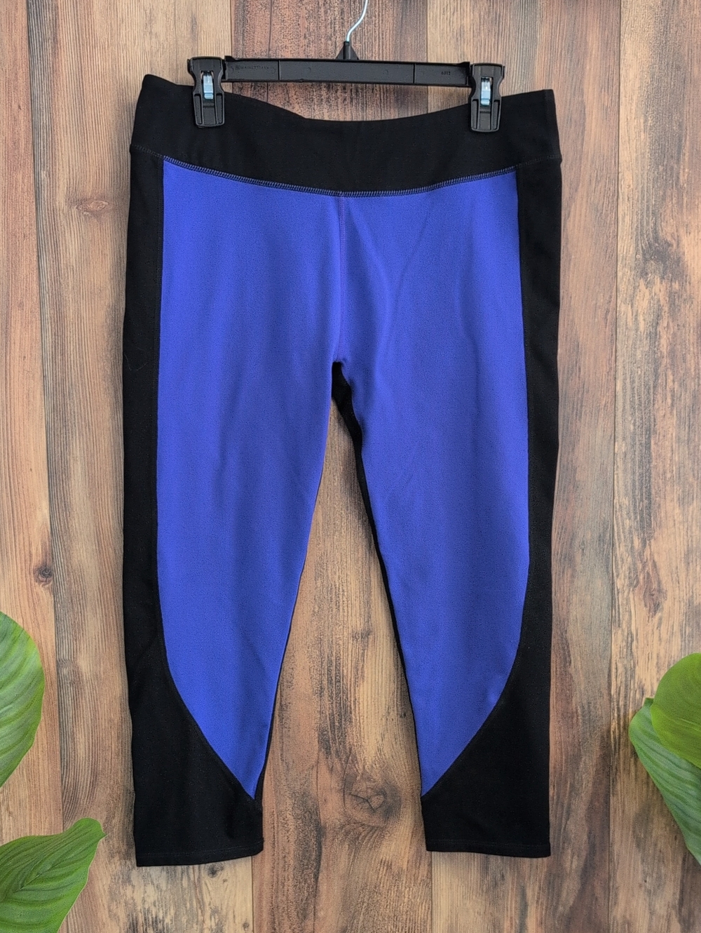 Kirkland Colorblock Performance Capri Leggings L          T207